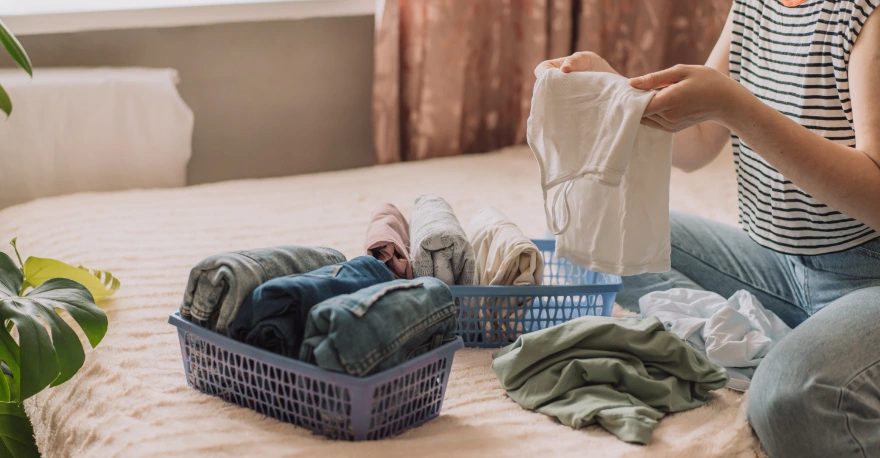 Wymiana garderoby na letnią? Z kapsułkami do prania Fresh & Clean to pestka!